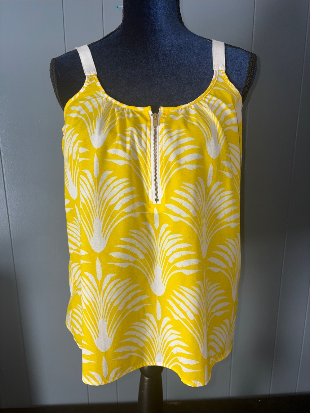 Macbeth Collection by Margaret Josephs Yellow & White Zip-Front Camisole